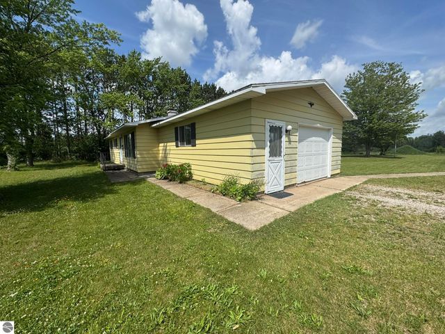 2351 S McGee Road, Lake City, MI 49651