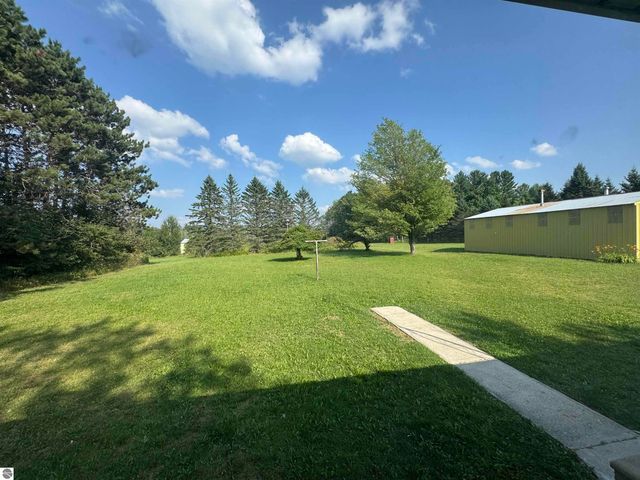 2351 S McGee Road, Lake City, MI 49651