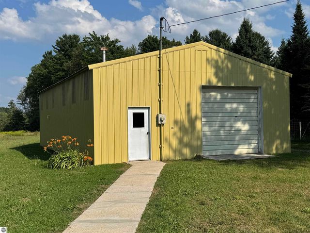 2351 S McGee Road, Lake City, MI 49651