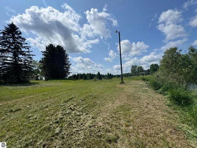 2351 S McGee Road, Lake City, MI 49651