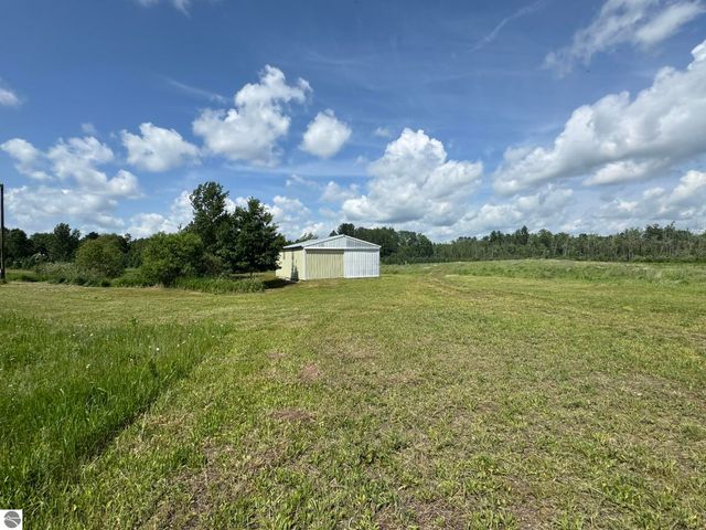 2351 S McGee Road, Lake City, MI 49651