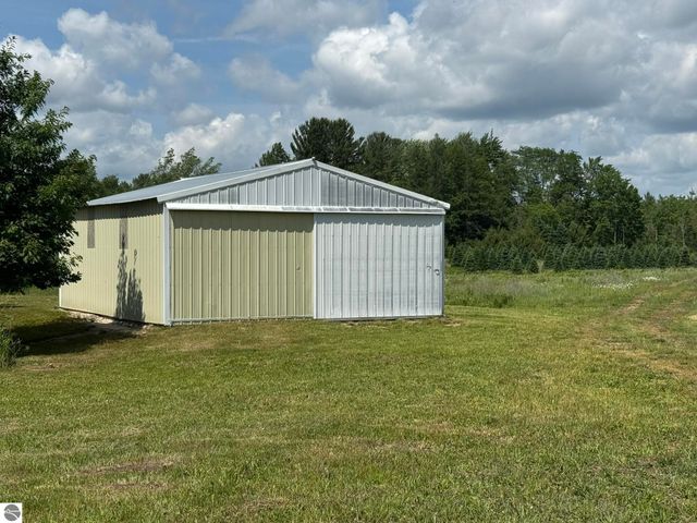 2351 S McGee Road, Lake City, MI 49651