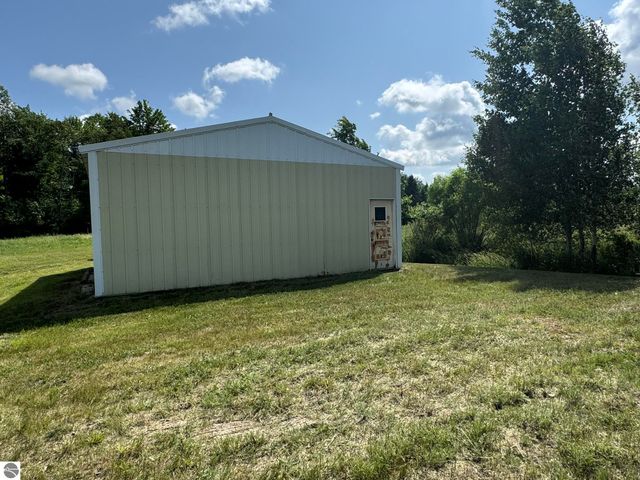 2351 S McGee Road, Lake City, MI 49651