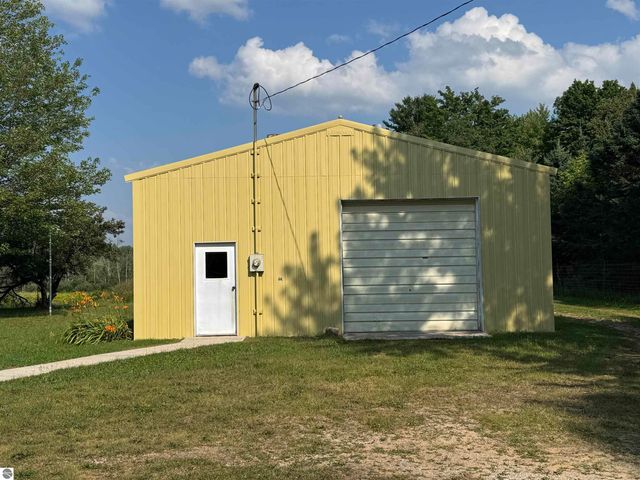 2351 S McGee Road, Lake City, MI 49651