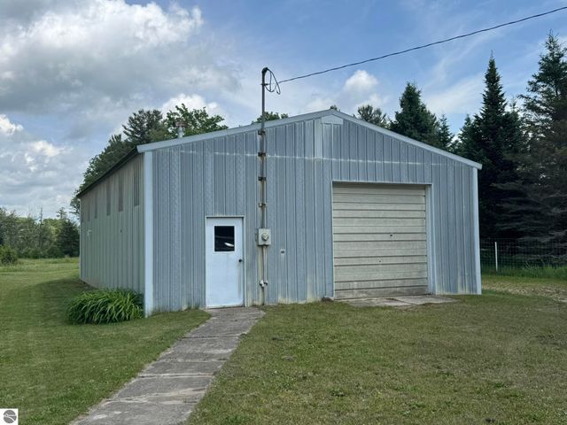 2351 S McGee Road, Lake City, MI 49651