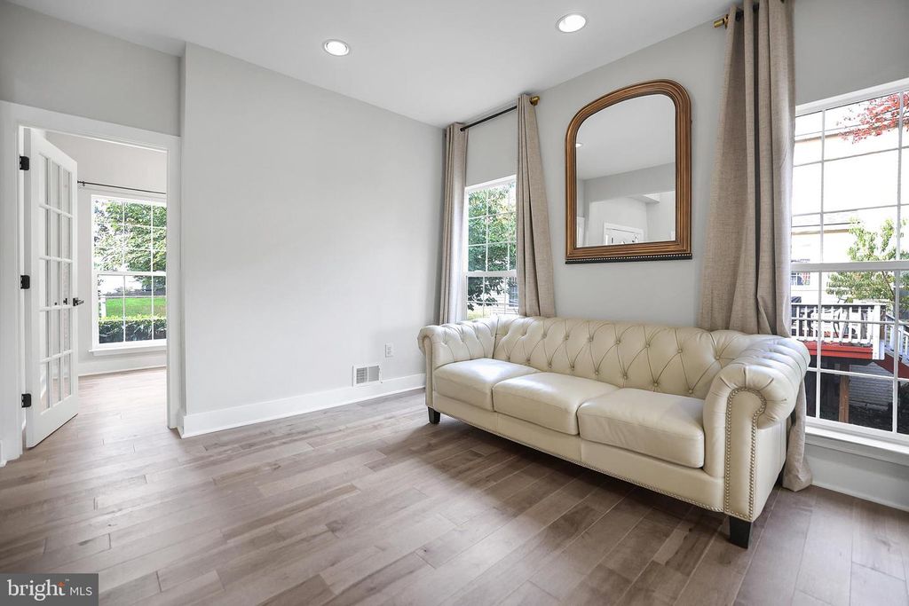 Image 2 of property listing at 20314 SNOWPOINT PL, Ashburn, VA 20147