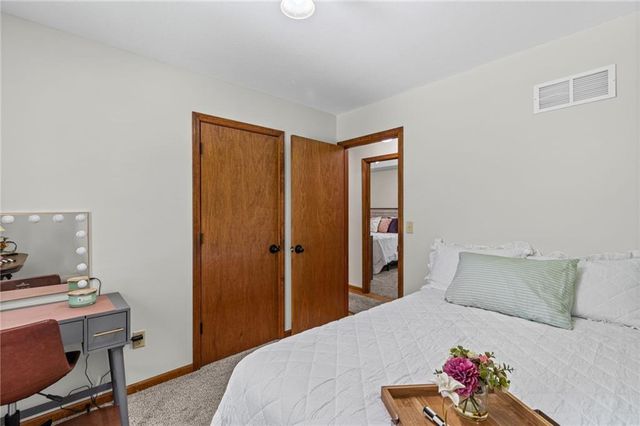 11424 N Mcgee Street, Kansas City, MO 64155