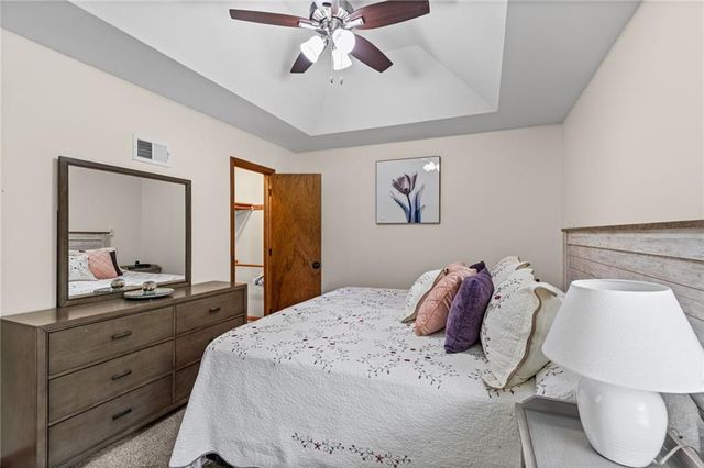 11424 N Mcgee Street, Kansas City, MO 64155