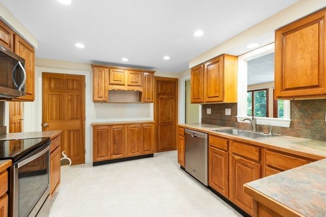 101 Topsfield Road, Wenham, MA 01984