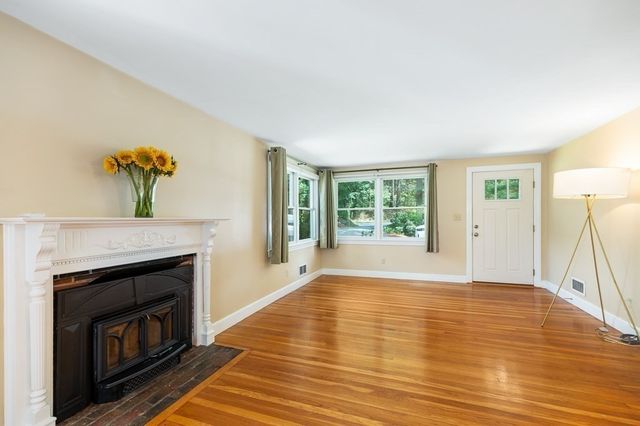 101 Topsfield Road, Wenham, MA 01984