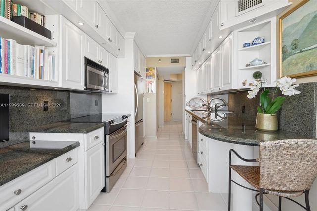 20185 E Country Club Drive 1805, Aventura, FL 33180