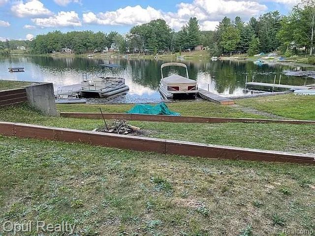221 Bluegill Lake Road, Harrison, MI 48625