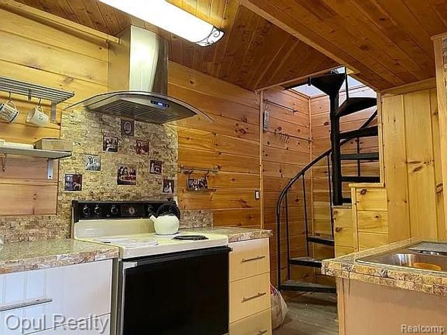 221 Bluegill Lake Road, Harrison, MI 48625