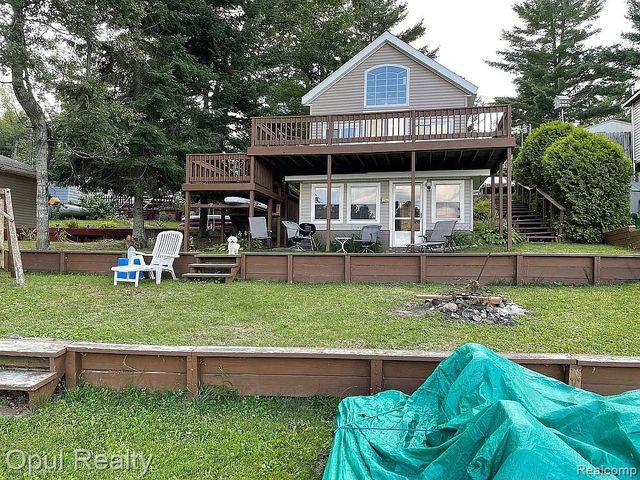 221 Bluegill Lake Road, Harrison, MI 48625
