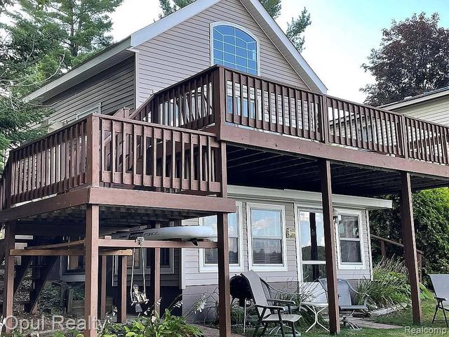 221 Bluegill Lake Road, Harrison, MI 48625