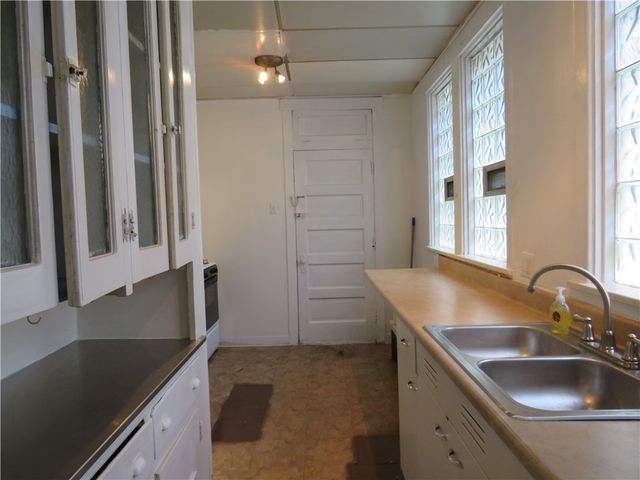 162 Parkfield St, Carrick, PA 15210