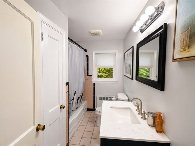 6 Hara St, Worcester, MA 01604