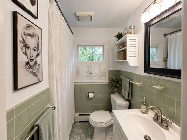 6 Hara St, Worcester, MA 01604