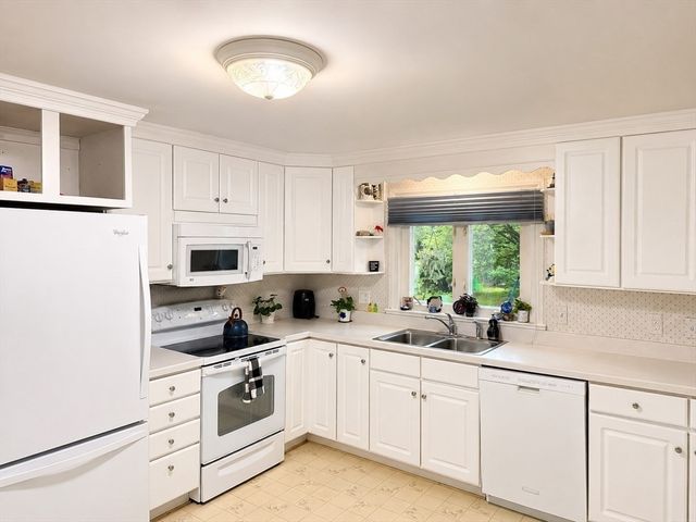 6 Hara St, Worcester, MA 01604