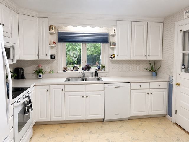 6 Hara St, Worcester, MA 01604