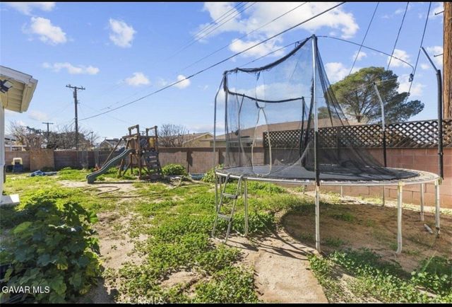 3355 Camden, Rosamond, CA 93560