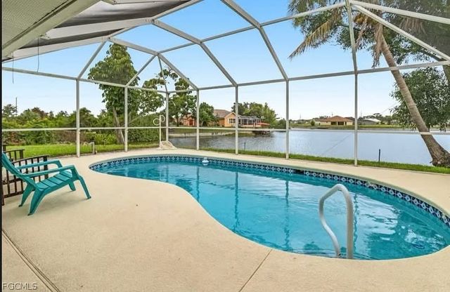 915 SW 1st TER, Cape Coral, FL 33991