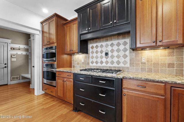 13205 Knoll Wind Way, Louisville, KY 40299