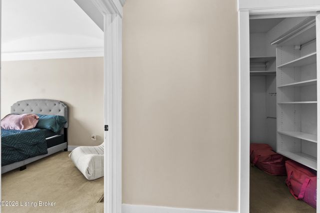 13205 Knoll Wind Way, Louisville, KY 40299