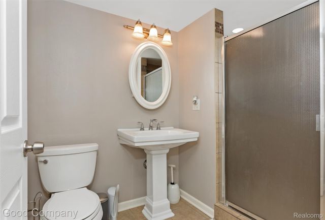 905 Parliament Avenue, Madison Heights, MI 48071