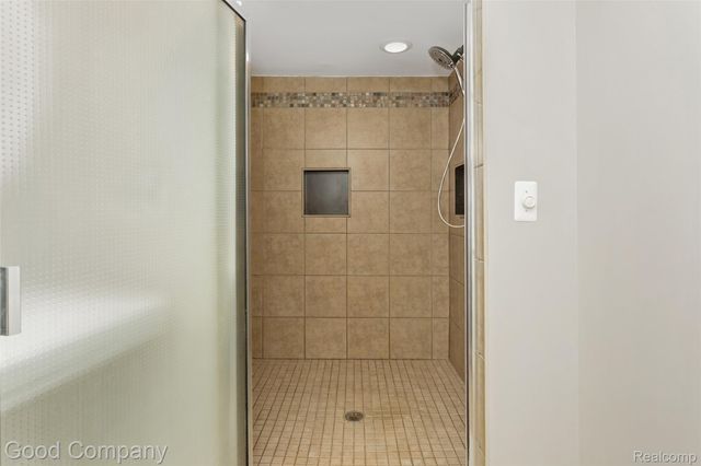 905 Parliament Avenue, Madison Heights, MI 48071