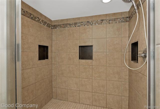 905 Parliament Avenue, Madison Heights, MI 48071
