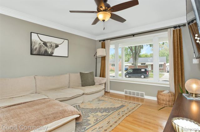 905 Parliament Avenue, Madison Heights, MI 48071