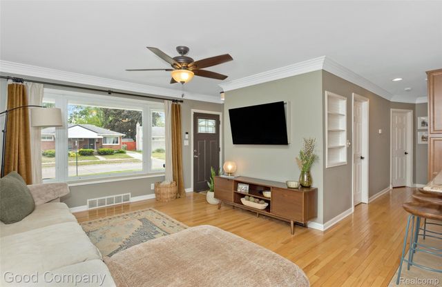 905 Parliament Avenue, Madison Heights, MI 48071
