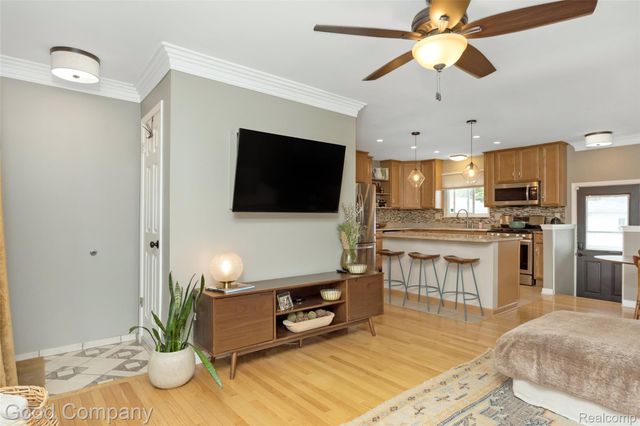 905 Parliament Avenue, Madison Heights, MI 48071