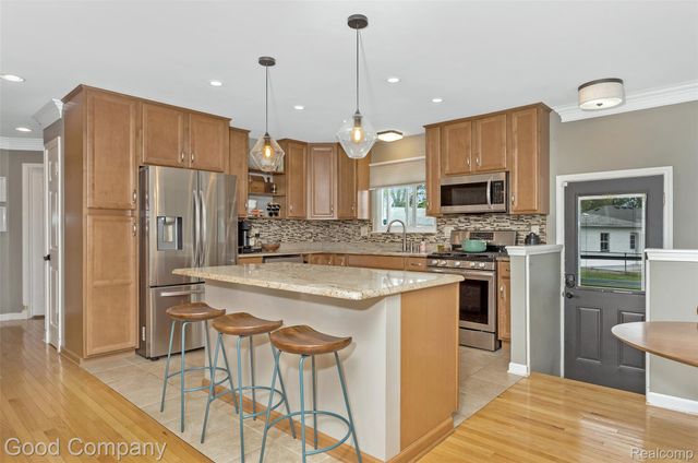 905 Parliament Avenue, Madison Heights, MI 48071