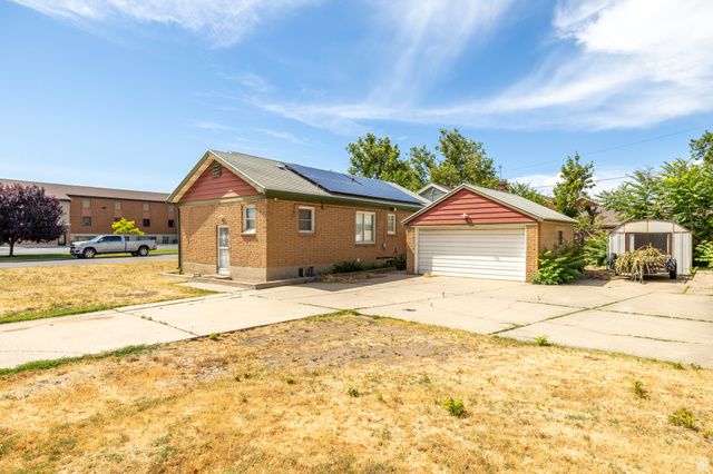 193 S LOCUST ST, Clearfield, UT 84015