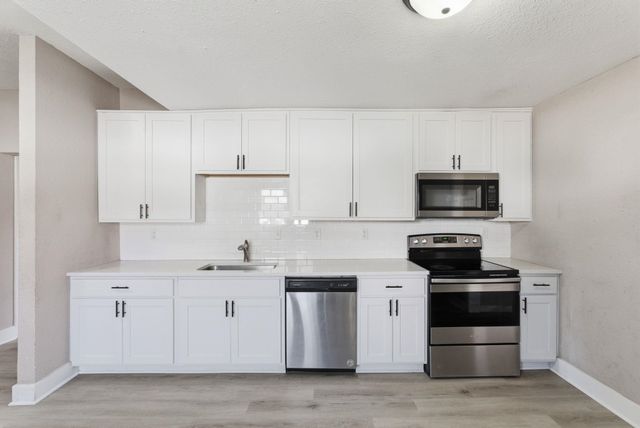 1841 S Main St, Wichita, KS 67213