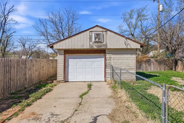 1841 S Main St, Wichita, KS 67213