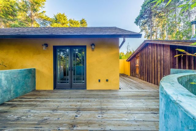 19204 Benson Ln, Fort Bragg, CA 95437