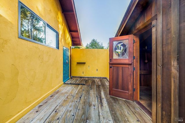 19204 Benson Ln, Fort Bragg, CA 95437