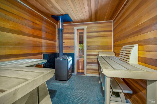 19204 Benson Ln, Fort Bragg, CA 95437