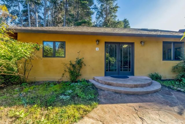 19204 Benson Ln, Fort Bragg, CA 95437