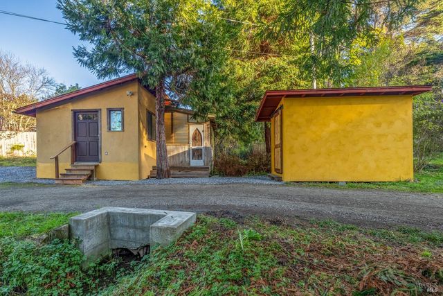 19204 Benson Ln, Fort Bragg, CA 95437