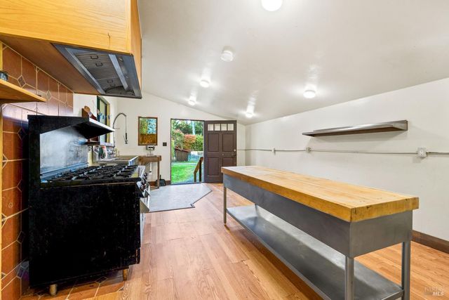 19204 Benson Ln, Fort Bragg, CA 95437