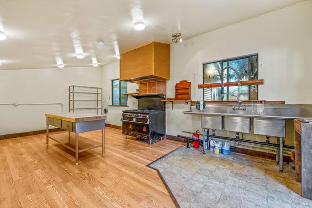 19204 Benson Ln, Fort Bragg, CA 95437