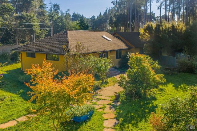 19204 Benson Ln, Fort Bragg, CA 95437