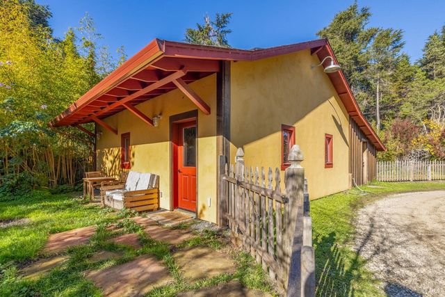 19204 Benson Ln, Fort Bragg, CA 95437