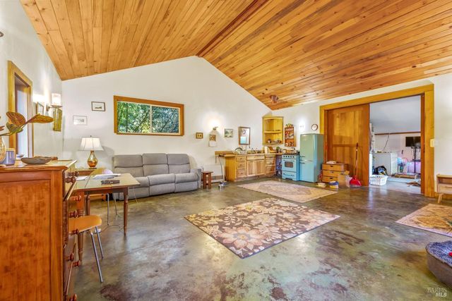 19204 Benson Ln, Fort Bragg, CA 95437