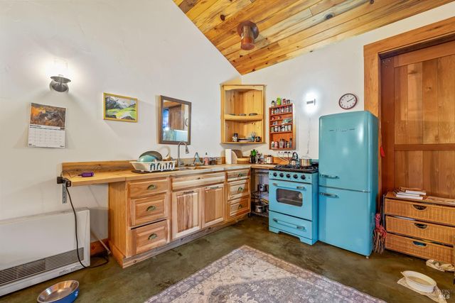 19204 Benson Ln, Fort Bragg, CA 95437