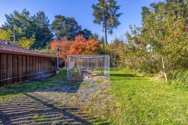 19204 Benson Ln, Fort Bragg, CA 95437